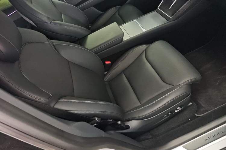 Used Tesla Model Y L 2025 Model Long-Range All-Wheel-Drive Version
