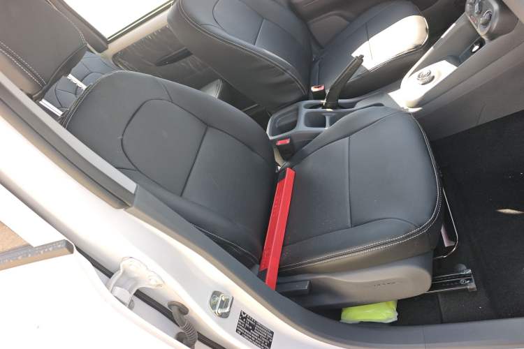 Used Wuling Hongguang New Energy 2025 Extended-Range Hybrid 50 km Utility Version Right Front Seat