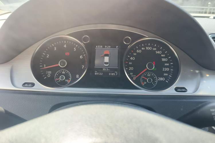 Used Volkswagen FAW-Volkswagen CC 2013 1.8TSI Luxury Model Odometer Close Up