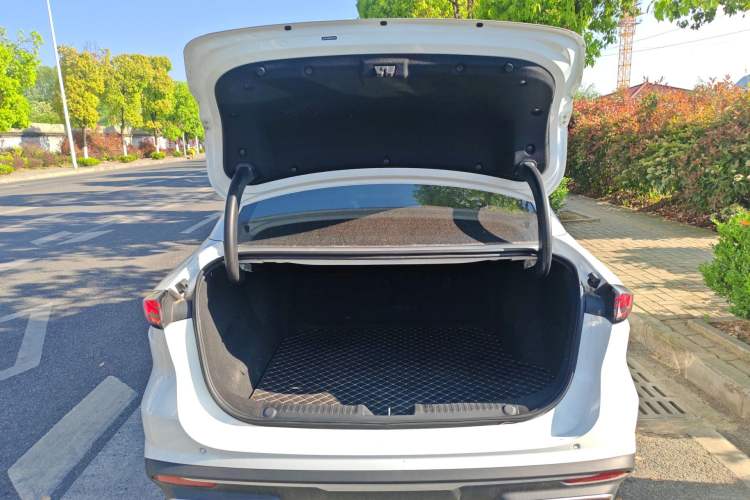 Used Geely Galaxy L6 2024 125km PLUS Dragon Edition Trunk