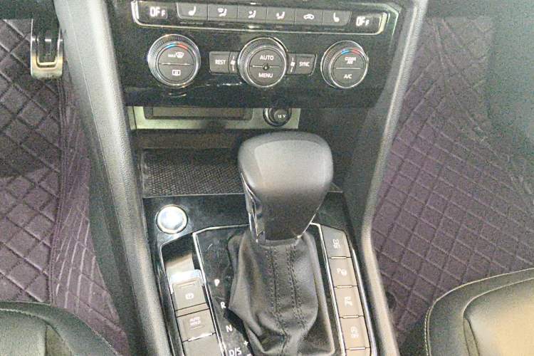 Used Volkswagen Tiguan L 2021 330TSI Automatic Two-Wheel Drive R-Line Enhanced Edition
