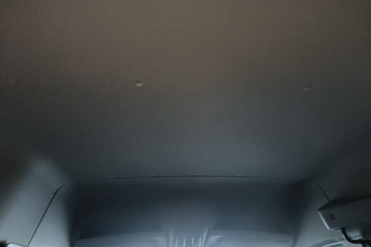 Used SAIC MAXUS Xintu V80 2024 Aoyuntong 6MT Short-Wheelbase Mid-Roof Model 147 Ps 5/6 Seats
