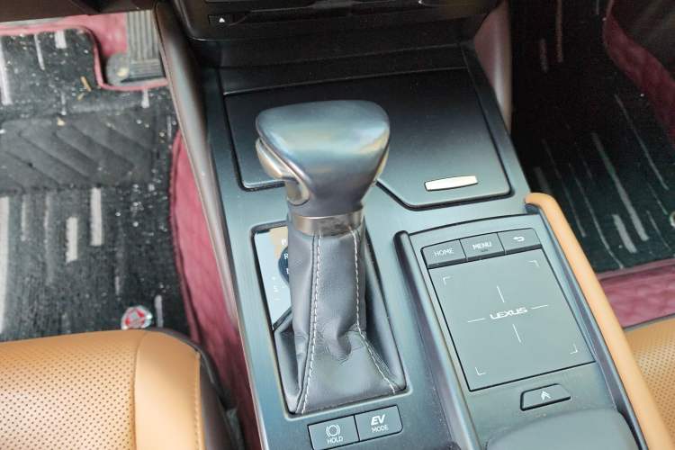 Used Lexus ES 2020 300h Premier Edition
