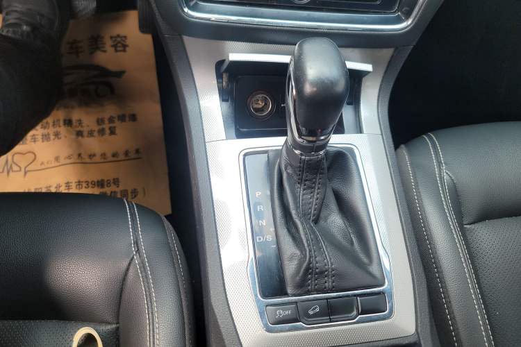 Used Roewe RX5 2019 20T Two-Wheel Drive Automatic Ali Smart Connectivity Platinum Edition Gear Lever