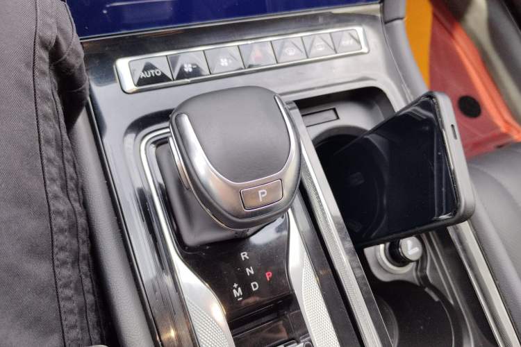 Used Hongqi H6 2023 2.0T ZhiMei Edition Gear Lever