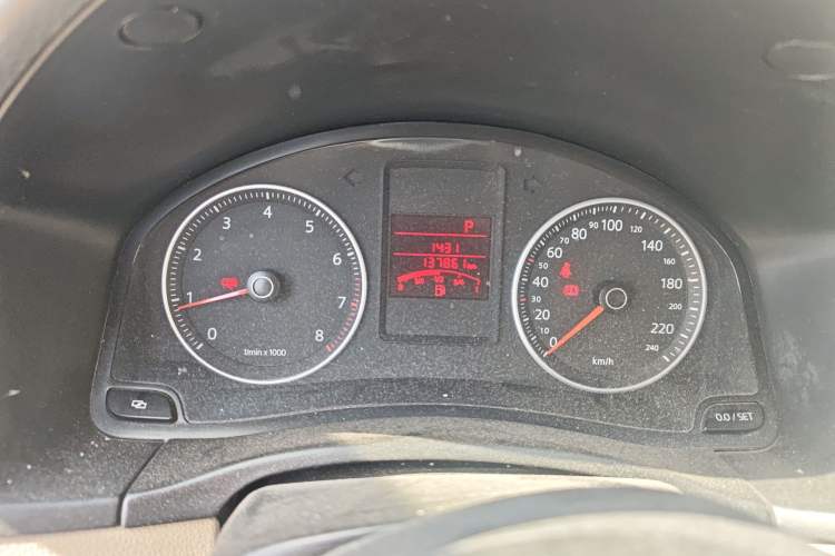 Used Volkswagen Bora 2012 1.6L Automatic Fashion Edition Odometer Close Up