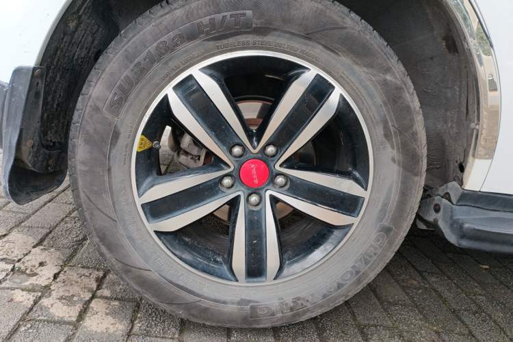 Used Geely Auto GX7 2015 Sports Edition 2.0L Automatic Luxury Upgrade Version China V Standard