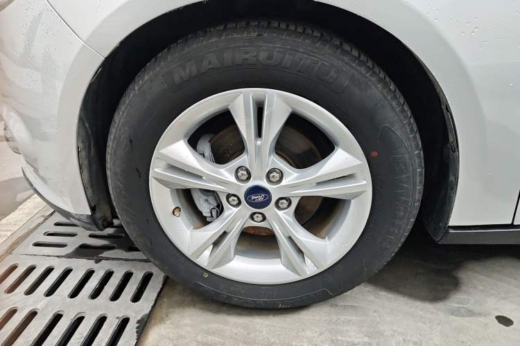 Used Ford Focus 2012 Sedan 1.6L Manual Fashion Edition