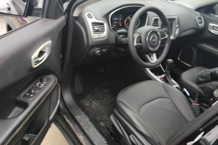 Used Jeep Compass 2017 200T Automatic Family Edition
