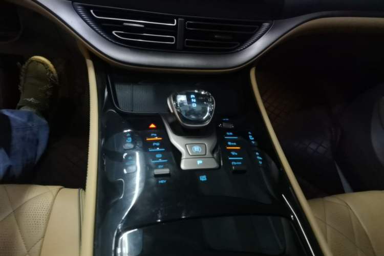 Used Denza D9 2022 DM-i 970 Four-Wheel Drive Flagship Model