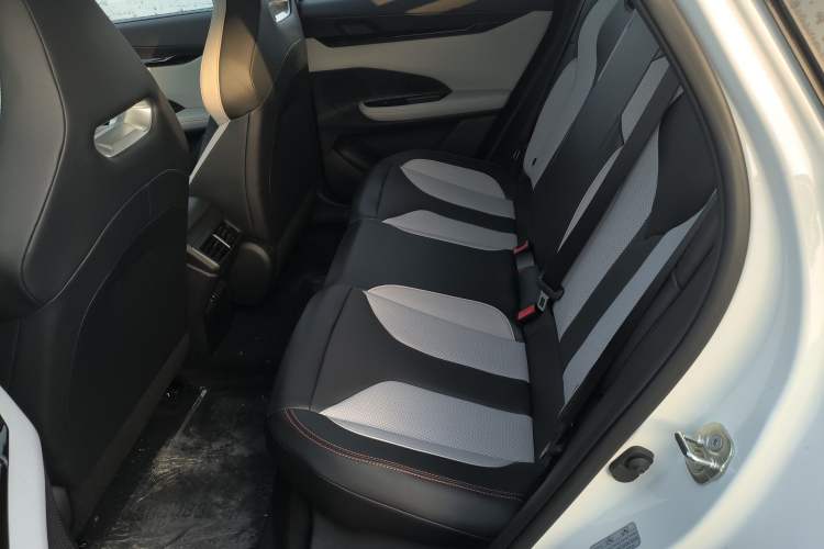 Used Changan UNI-V iDD 2024 Blue Whale Smart Electric iDD 136km ZhiKu Model