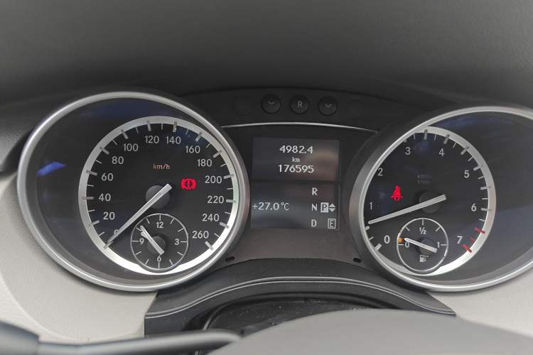 Used Mercedes-Benz R-Class 2017 R 320 4MATIC Business Edition Prestige Model
