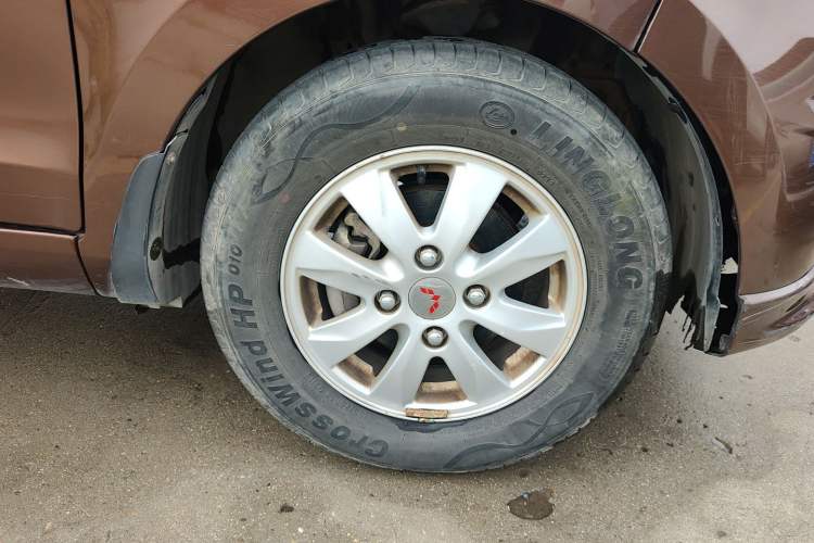 Used Wuling Hongguang 2015 1.5L S Basic Version China V Standard Right Front Wheel Hub