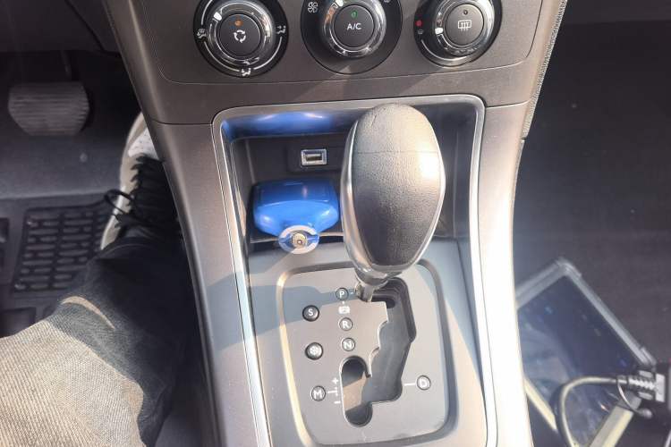 Used Citroen C4 Sega 2016 1.6L Automatic Comfort Model Gear Lever