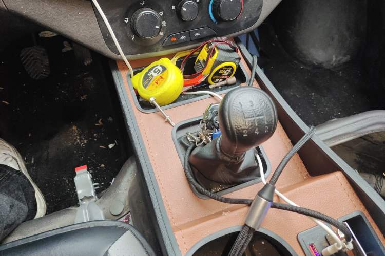 Used Wuling Rongguang New Truck 2021 1.5L Rural Version LV0 Extended Double-Cab L3C Gear Lever