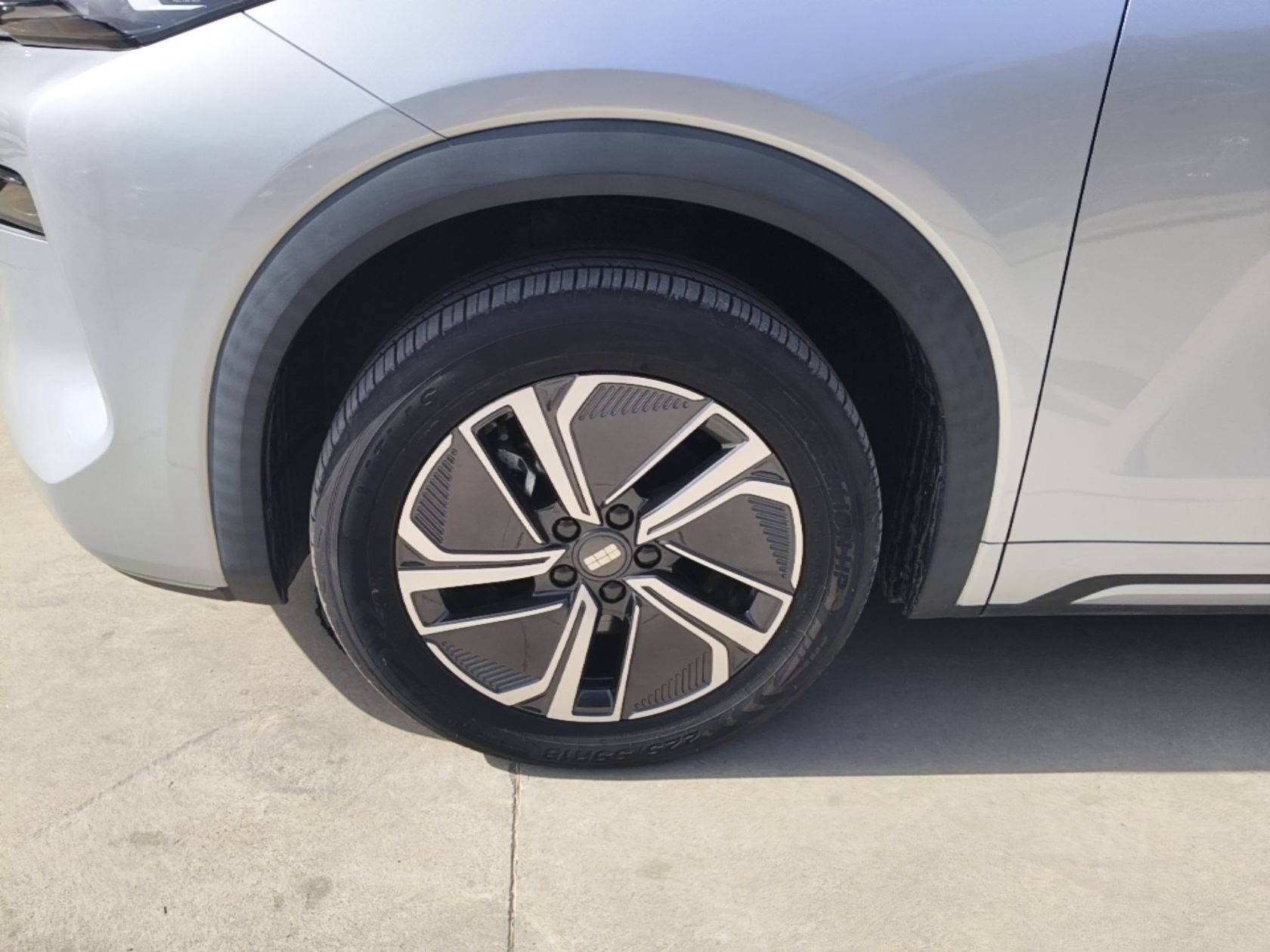 Geely Galaxy Xingjian 7 EM-i 2025 120km Launch+ Version — снимка 10