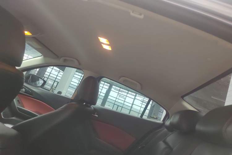 Used Mazda 3 Axela 2014 Sedan 1.5L Manual Comfort Model