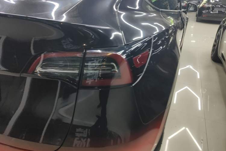 Used Tesla Model Y 2022 Long-Range All-Wheel-Drive Version
