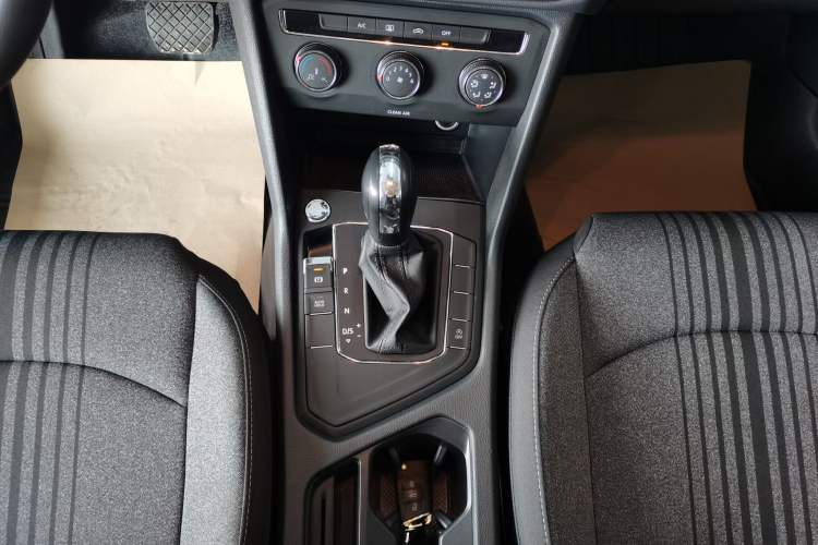 Used Volkswagen Tharu 2022 280TSI Two-Wheel Drive Trend Edition Gear Lever