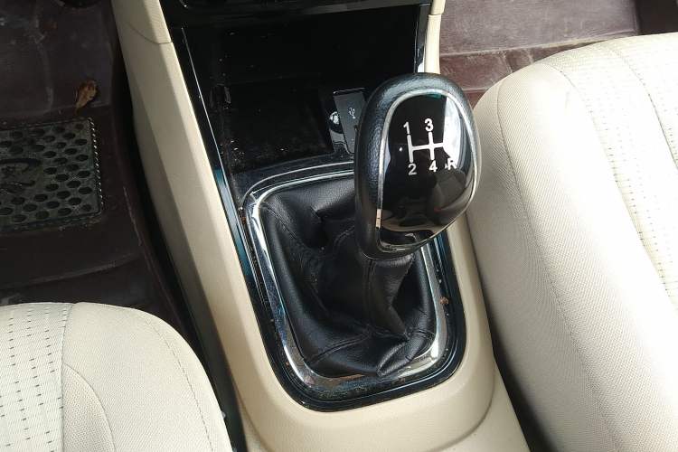 Used Chery E3 2015 1.5L Manual Fashion Model Gear Lever