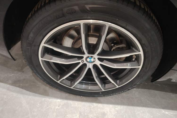 Used BMW 5 Series 2022 Second Facelift 525Li M Sport Package Right Rear Wheel Hub
