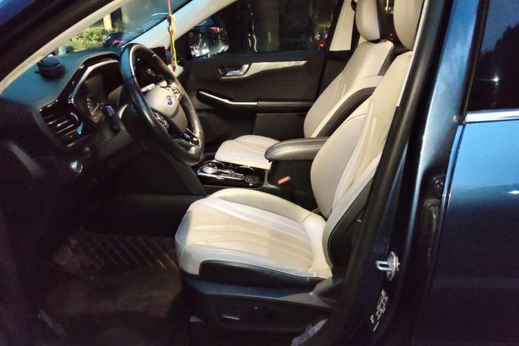 Used Ford Escape 2020 EcoBoost 245 Two-Wheel-Drive Titanium Edition
