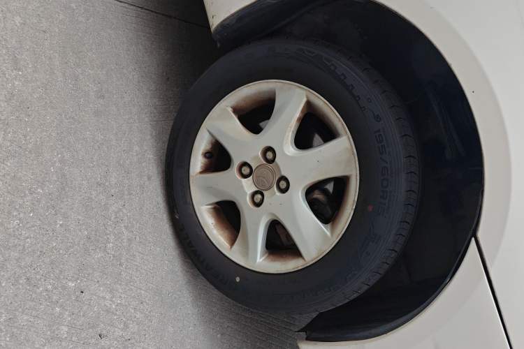 Used Toyota Corolla EX 2013 1.6L Automatic Excellence Edition Right Front Wheel Hub