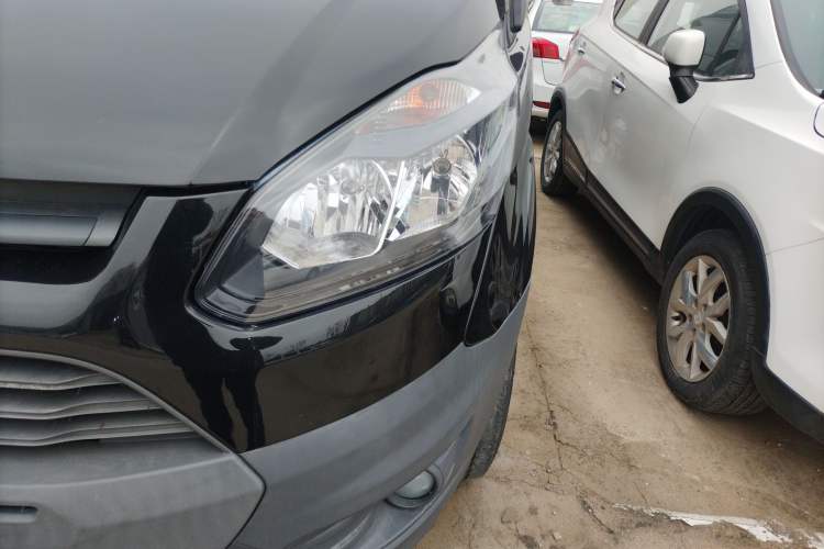 Used Ford Transit 2019 2.0T Diesel Multi-Purpose Commercial Vehicle Mid-Drive Mid-Roof 6-Seater China VI Standard