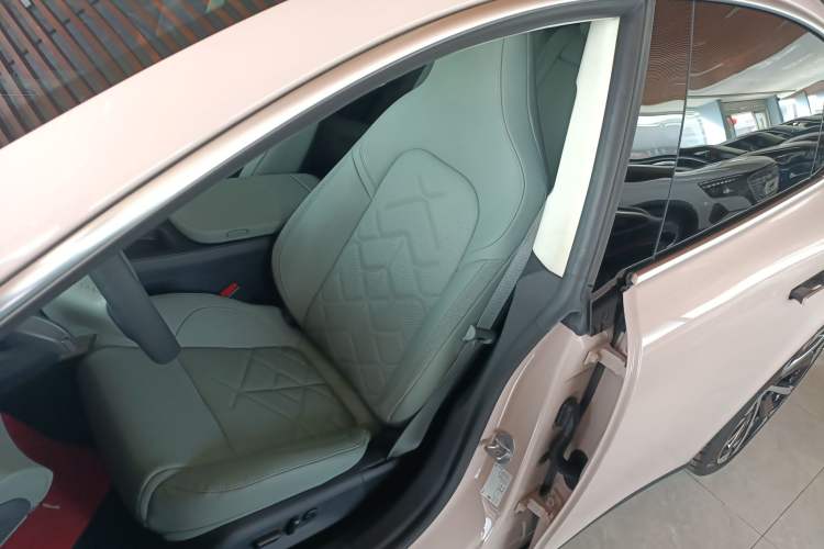 Used Nio ET5 2022 75 kWh Left Front Seat