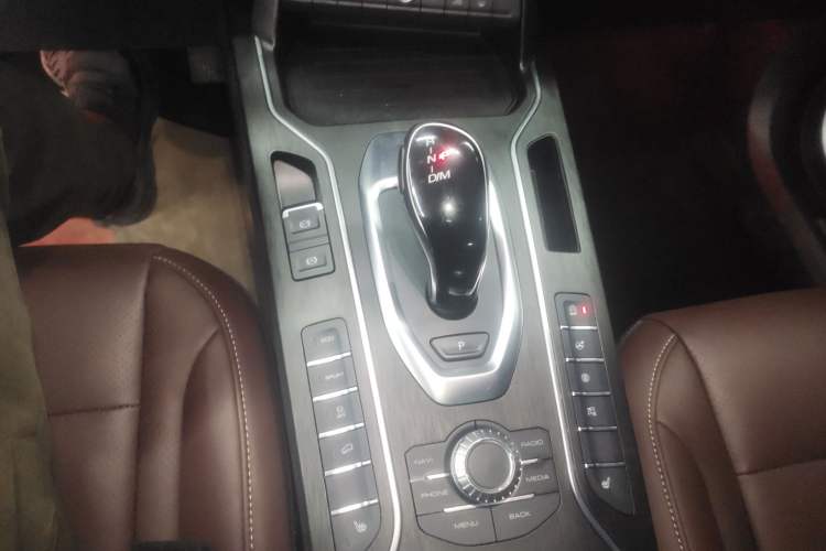 Used Wey VV6 2021 2.0T Two-Wheel Drive Smart Protection+