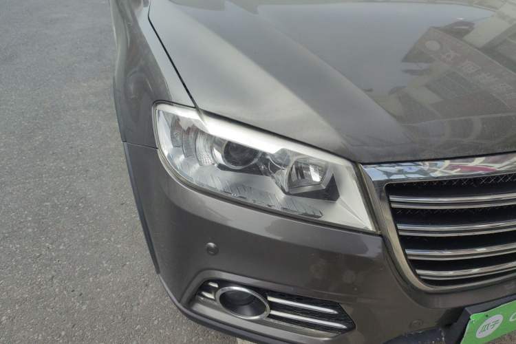 Used Haval H6 2014 Sport Edition 2.0T Diesel Manual Two-Wheel-Drive Elite Model Right Front Headlight