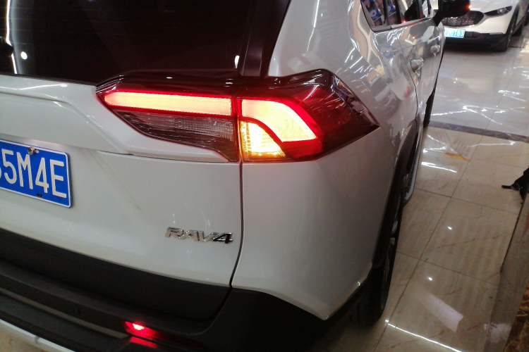 Used Toyota RAV4 2023 2.0L CVT Two-Wheel Drive Fashion Edition Right Rear Taillight