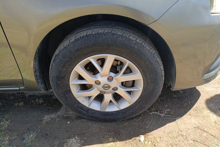 Used Nissan Sunny 2015 1.5XE Manual Comfort Edition Right Front Wheel Hub