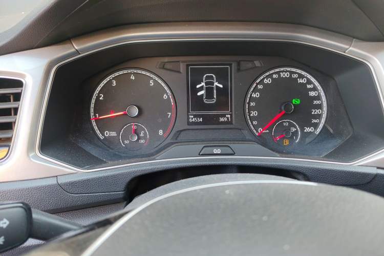 Used Volkswagen T-ROC 2019 230TSI DSG Two-Wheel-Drive Advanced Version China VI Standard Odometer Close Up