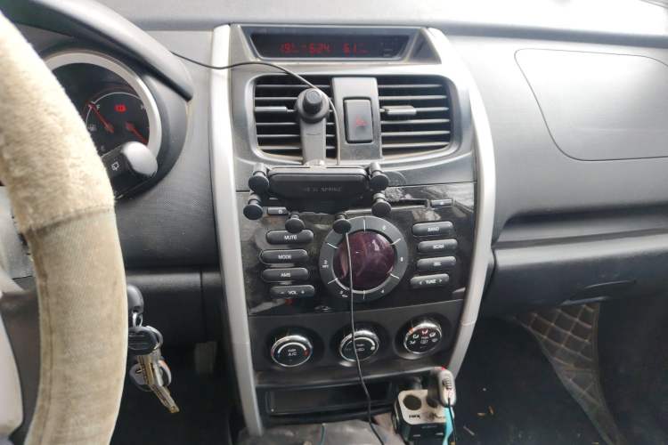 Used CHANGAN CX20 2014 1.4L Manual Sport Edition China V Standard Audio And AC Panel