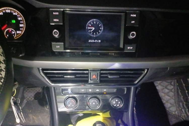 Used Volkswagen Lavida 2018 1.5L Automatic Comfort Edition China V Standard Audio And AC Panel
