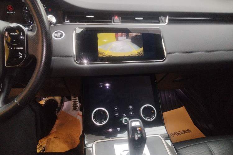 Used Land Rover Range Evoque 2020 249 PS R-DYNAMIC SE Sport Technology Edition Audio And AC Panel