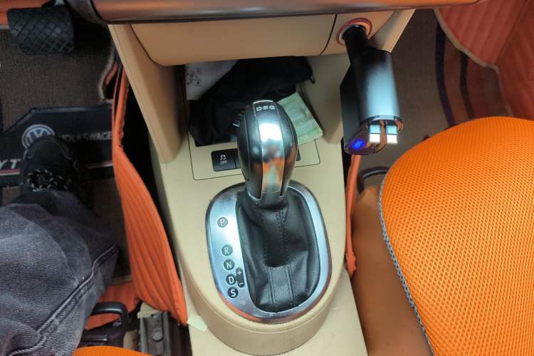 Used Volkswagen Touran 2013 1.4T DSG Comfort Edition 5-Seater Gear Lever