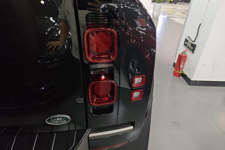 Used Land Rover Defender 2024 110 3.0T P400 X-DYNAMIC HSE
