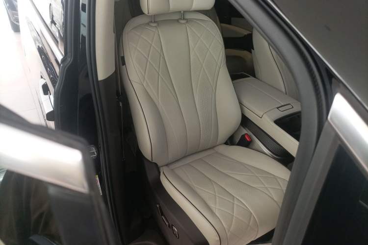 Used Denza D9 2024 DM-i 1050 Luxury Model Right Front Seat