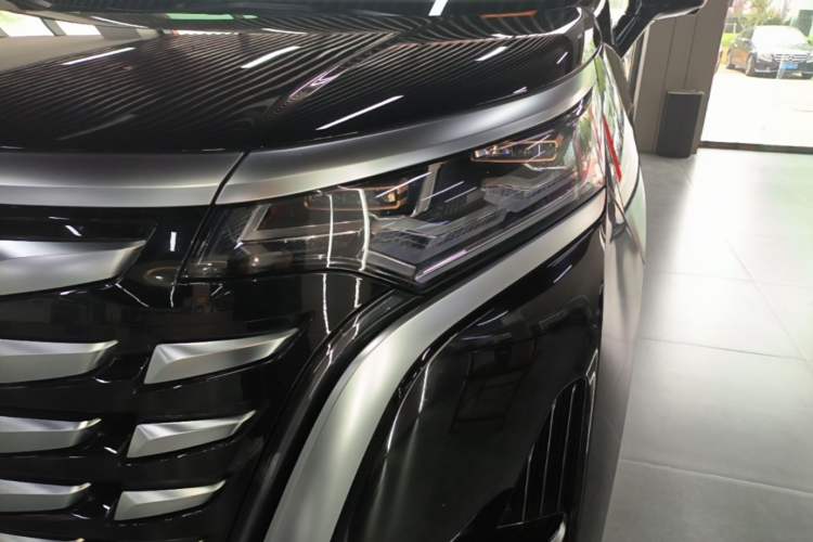 Used Denza D9 2024 DM-i 1050 Luxury Model Left Front Headlight