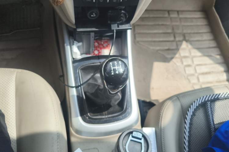 Used CHANGAN Eado 2013 1.6L Manual Luxury Model China V Standard Gear Lever