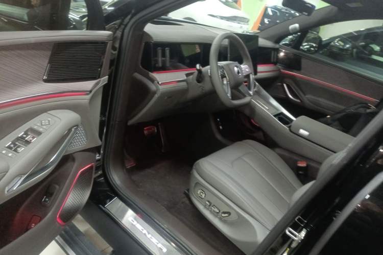 Used Denza N9 2025 Flagship Model
