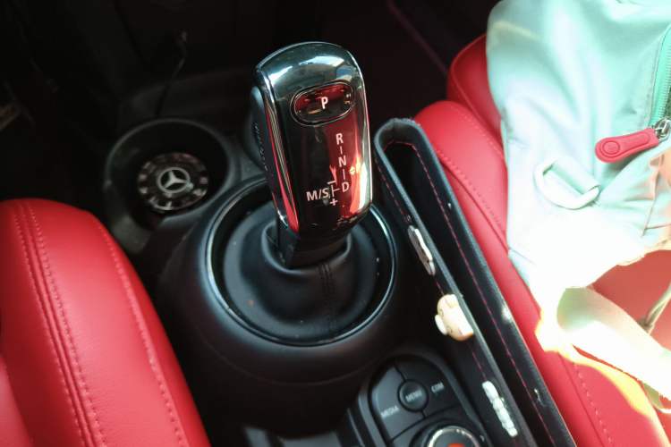 Used MINI 2018 1.5T COOPER Classic Edition Five-Door Version Gear Lever