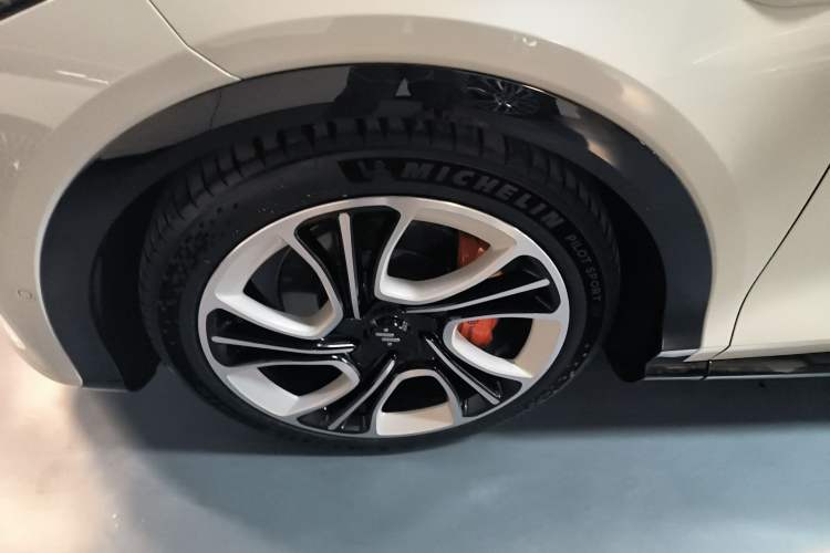Used IM LS7 2023 100kWh Lux All-Wheel-Drive Version
