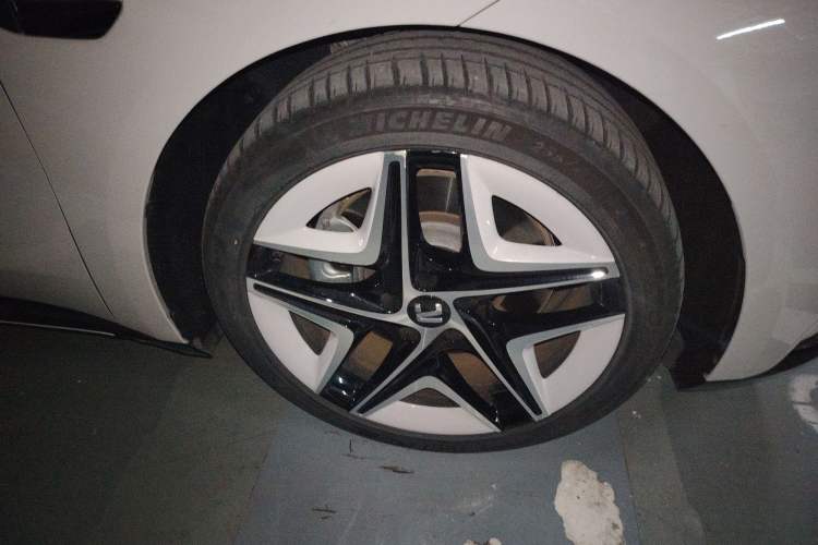 Used Rising R7 2023 Rear-Drive Screen King Edition