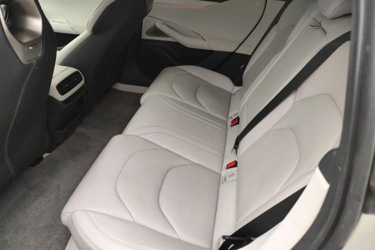 Used Xiaomi Auto SU7 2024 Four-Wheel Drive Ultra-Long Range Advanced Intelligent Driving Max Edition
