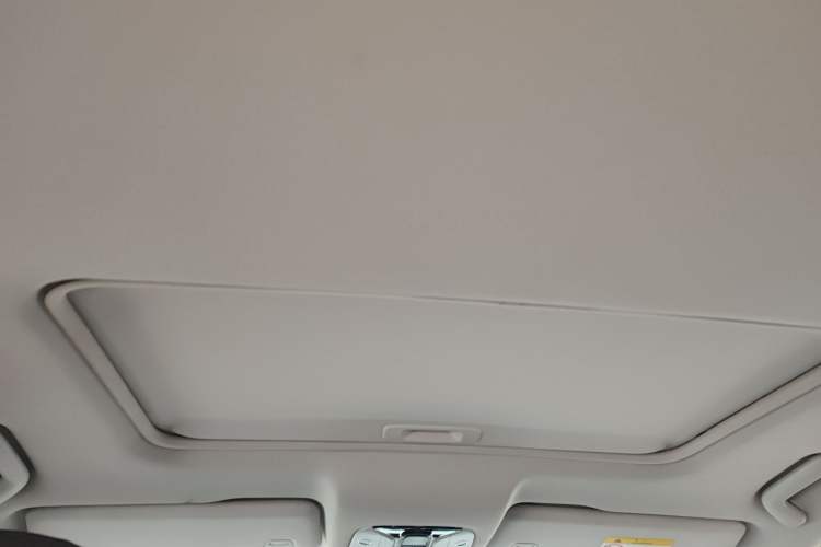 Used GAC Trumpchi GS7 2017 320T Two-Wheel-Drive Luxury Model Headliner