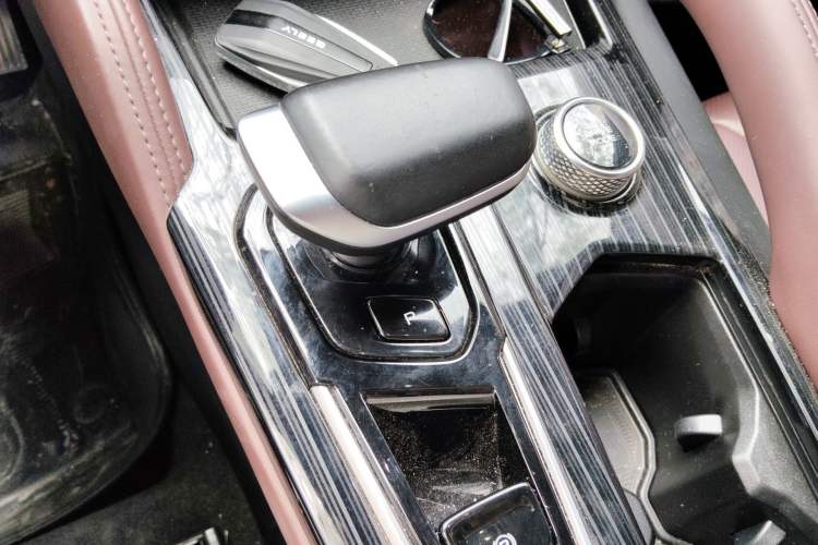 Used Geely Auto Monjaro L 2021 2.0TD DCT EVO Two-Wheel Drive Prestige Version Gear Lever