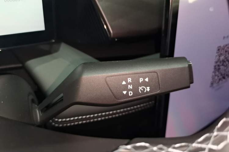 Used Dongfeng Aeolus L7 New Energy 2025 518 Comfort Edition Gear Lever